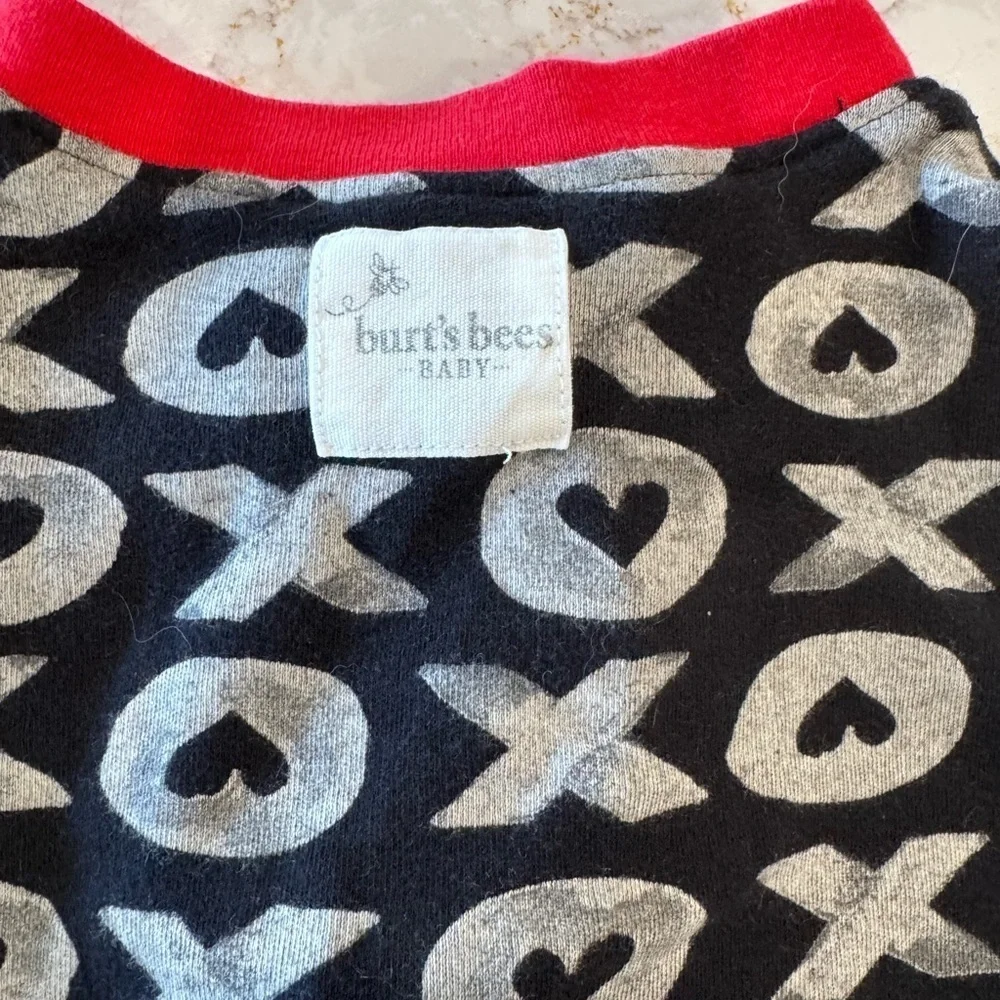 Burt’s bees - 3-6M, Charming XO Pattern Kids One-Piece with Red Accents